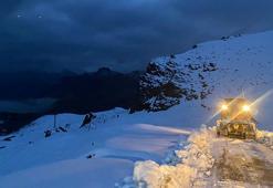 Şırnak’ta köy yollarında karla mücadele çalışması sürüyor