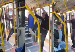 Otobüste tartıştıkları yolcuya satırla saldırdılar