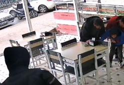 Boğazına şeker takılan çocuğu, Heimlich manevrasıyla kurtardı; o anlar kamerada