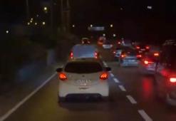 Ümraniye'de ambulansa yol vermeyen otomobil sürücüsü kamerada