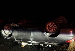 Gümüşhane'de otomobil, bariyerlere çarpıp ters döndü: 2'si çocuk 5 yaralı