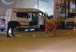 Bayrampaşa'da motosikletli şüpheliler benzin istasyonun yanında havaya ateş açıp kaçtı