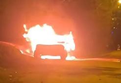 Adana'da park halindeki otomobilde patlama sonrası yangın; 1 ölü