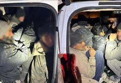 Durdurulan hafif ticari araçtan 12 kaçak göçmen çıktı