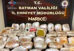 Otomobildeki 56 kilo 750 gram esrarı 'Hector' buldu: 3 tutuklama
