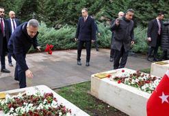 Bakan Fidan, Dışişleri Şehitliği'ni ziyaret etti