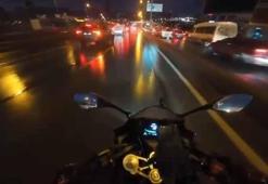Beylikdüzü'nde yolda kayan motosikletin kamyonetin altına girdiği anlar kamerada