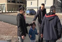 Takiple yakalanan sürücünün ağlayan çocuklarını polis sakinleştirdi