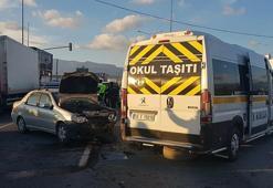 Balıkesir'de öğrenci servisi ile otomobil çarpıştı: 7 yaralı
