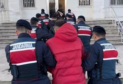 Yurt dışına kaçmak isterken yakalanan 5 Türk tutuklandı