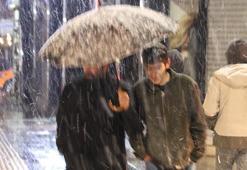 Van merkeze mevsimin ilk karı düştü