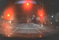 Sultangazi'de kırmızı ışıkta durmadı; yaya ölümden döndü