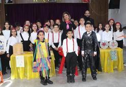 4’üncü sınıf öğrencileri dönüşüme dikkat çekti; pet bardaklar kardan adam, lavabo boruları bisiklet oldu