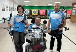 Bedensel engelli okçuluk antrenörü, milli takıma sporcu yetiştiriyor