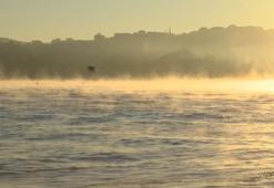 İstanbul Boğazı'nda denizden buhar yükseldi