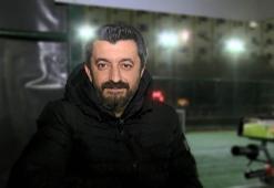 Gündüz laborant, akşam halı sahada spiker