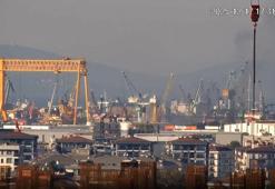 Tuzla'da tersanede demirli gemide çıkan yangın söndürüldü