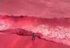 İran’daki Hürmüz Adası kırmızıya büründü