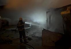 Hatay'da 6 konteyner yandı