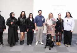 Rehber köpek Kara, üniversite öğrencileriyle bir araya geldi