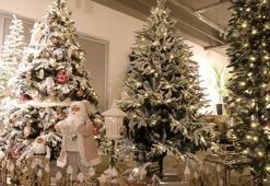 Yılbaşı ağaçlarında hazır süslü ve kompakt modeller ilgi görüyor