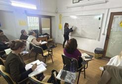 Bodrum'a farklı ülkelerden gelen yerleşik yabancılar Türkçe öğreniyor