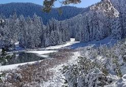 Sarıçiçek Göleti buz tuttu