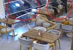 Otomobilin kafeye daldığı kaza kamerada