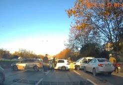 Esenler'de 4 aracın karıştığı zincirleme kaza kamerada