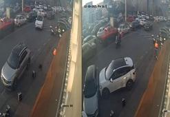 Maltepe'de sürücüsünün fren yerine gaza bastığı otomobil, başka araca çarptı; kaza kamerada