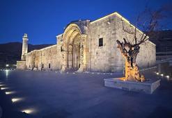 Taşa nakşedilen tarihi eserde 'ışık' şöleni