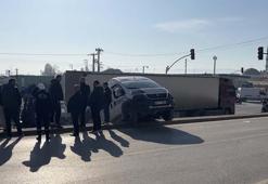 Park halindeki minibüs, caddeden D-100 kara yoluna düştü