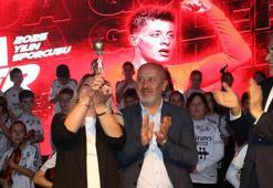 Yılın sporcusu ödülünü alan Arda Güler’in annesi ve ablasından sevinç gözyaşı