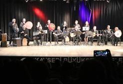 Adliye çalışanlarının kurduğu ritim topluluğu konser verdi; Başsavcı türkü söyledi