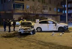 Kayseri'de 2 otomobilin çarpışması sonucu 2'si yaya 4 kişi yaralandı; kızının yaralandığını duyan baba tepki gösterdi