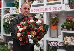 Yılbaşı çiçeği kokina 500 liradan başlayan fiyatlarla vitrinlerde