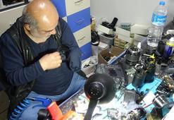 Dükkanında 41 yıldır biriktirdiği fotoğraf makinelerini sergiliyor