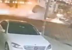 Kamyonetin park halindeki araca çarpıp, takla attığı ölümlü kaza kamerada