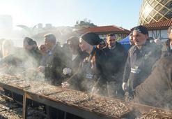Festivalde 2 saatte 2 ton hamsi tüketildi