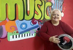 Bir yılda 3 beyin ameliyatı geçirdi; darbuka çalarak hayata tutundu