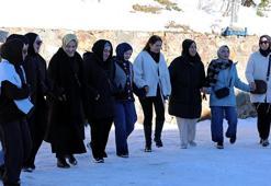 Zigana’da horonlu-halaylı kar sevinci