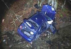 Takla atıp uçuruma yuvarlanan otomobildeki 3 kişi yaralandı