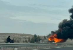 Seyir halindeki otobüste yangın çıktı, yolcular tahliye edildi