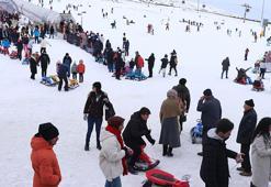 Erciyes Kayak Merkezi’nde yeni sezonun ilk hafta sonunda yoğunluk