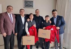 Bakan Kacır'dan İstanbul'da buldukları altını sahibine teslim eden çocuklara ziyaret