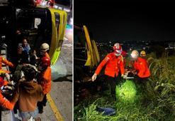 Endonezya'da yolcu otobüsü devrildi: 16 ölü