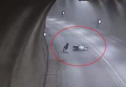 Tünelde motosikletin takla attığı kaza kamerada