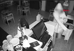 Beylikdüzü'nde 3 farklı iş yerinden hırsızlık yapan 2 şüpheli yakalandı