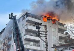 5 katlı binanın en üst katı alev alev yandı