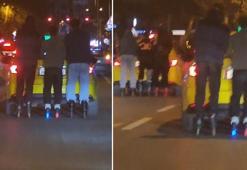 Kadıköy'de patenli 6 kişinin tehlikeli yolculuğu kamerada